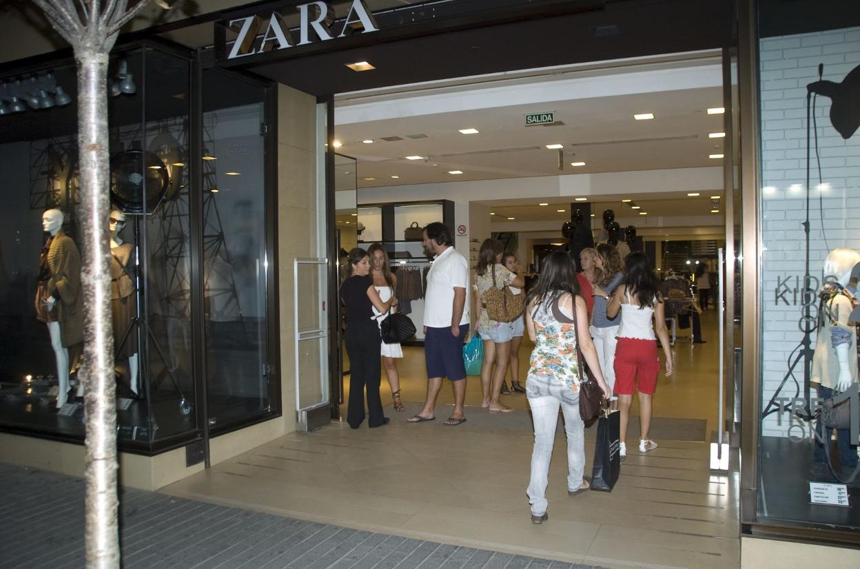 Tienda del grupo Inditex en Extremadura. :: HOY