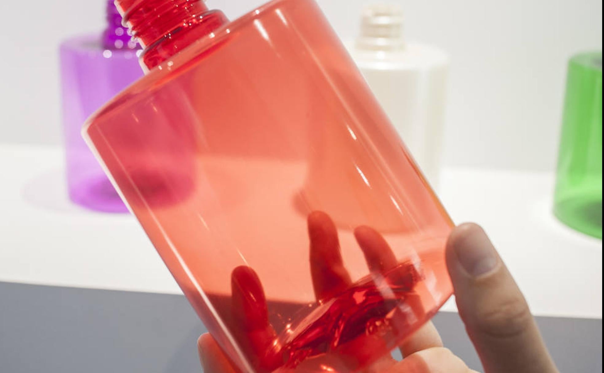 Producción. La normativa europea exigirá que los envases de un solo uso contengan material reciclado. :: 