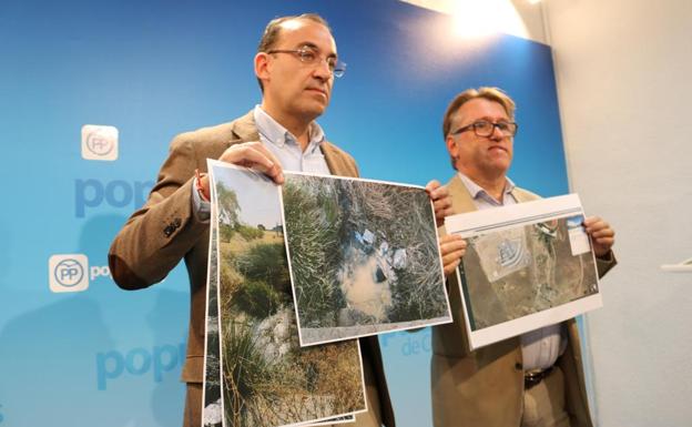 Rafael Mateos y Víctor del Moral durante la ruenda de prensa en la que han expuesto la denuncia. 