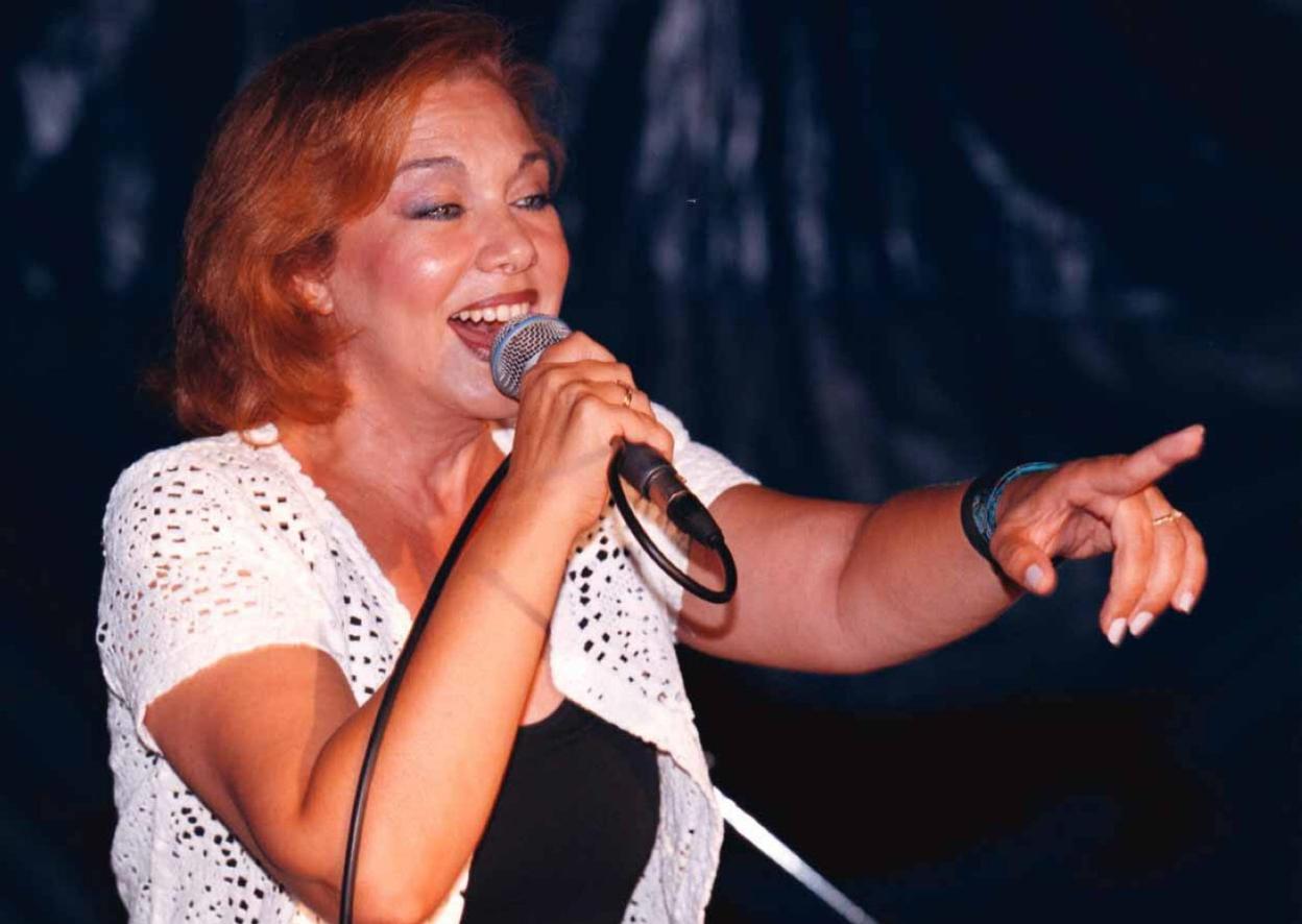 La cantante Karina fue lo más en los 70. :: HOY