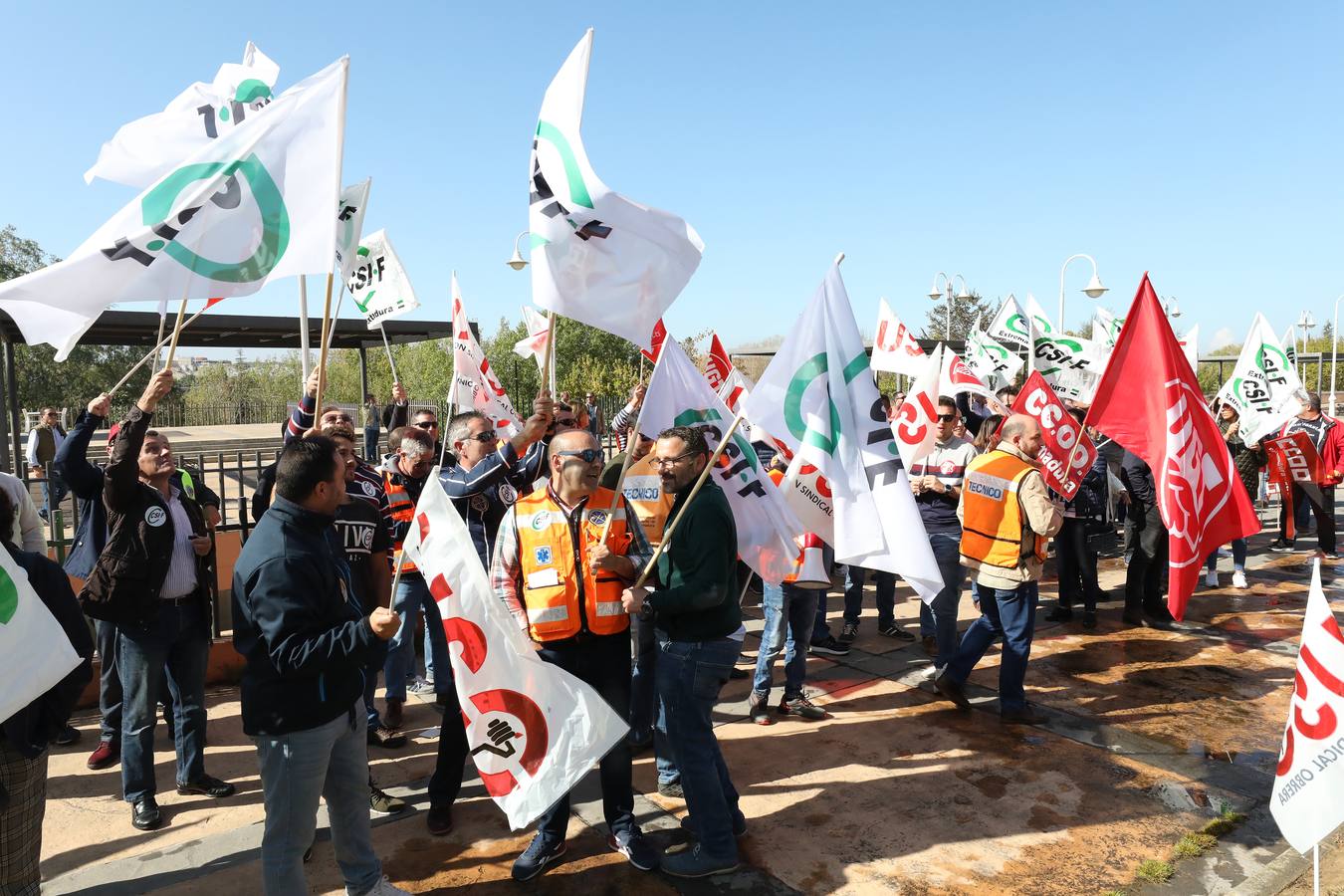 Fotos: Trabajadores de Ambulancias Tenorio mantienen la huelga para el 1 de noviembre