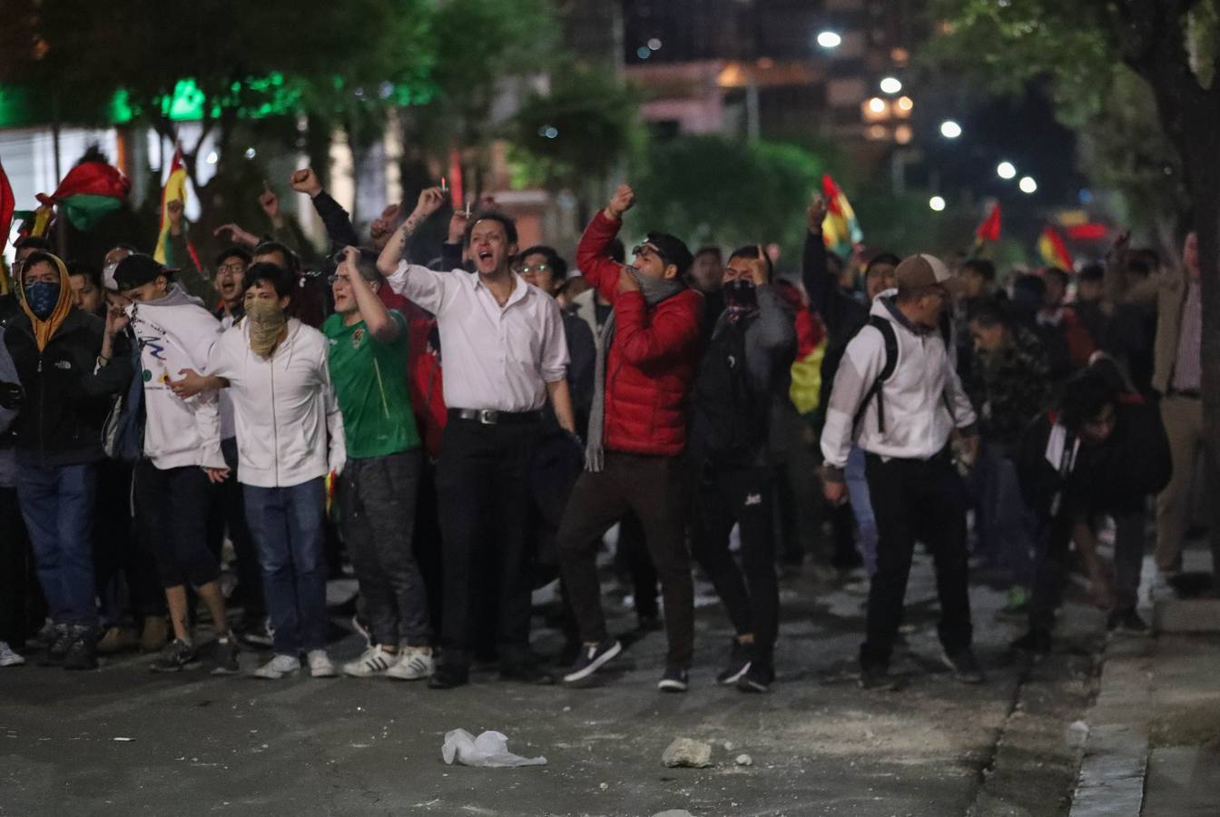 Fotos: Adeptos de Mesa y Morales se enfrentan en Bolivia por recuento de votos