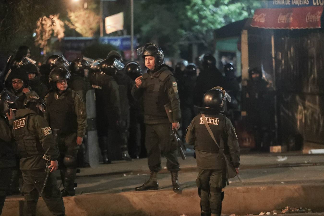 Fotos: Adeptos de Mesa y Morales se enfrentan en Bolivia por recuento de votos