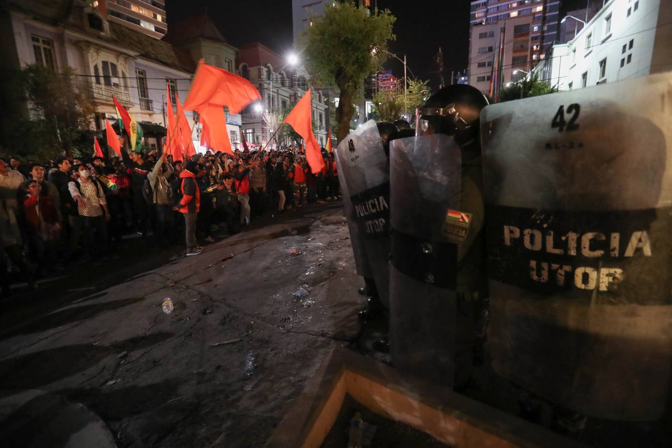 Fotos: Adeptos de Mesa y Morales se enfrentan en Bolivia por recuento de votos