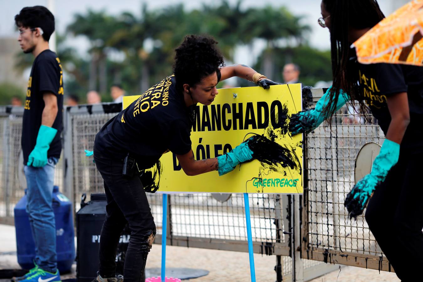 Fotos: Activistas de Greenpeace protestan contra las políticas ambientales del gobierno brasileño