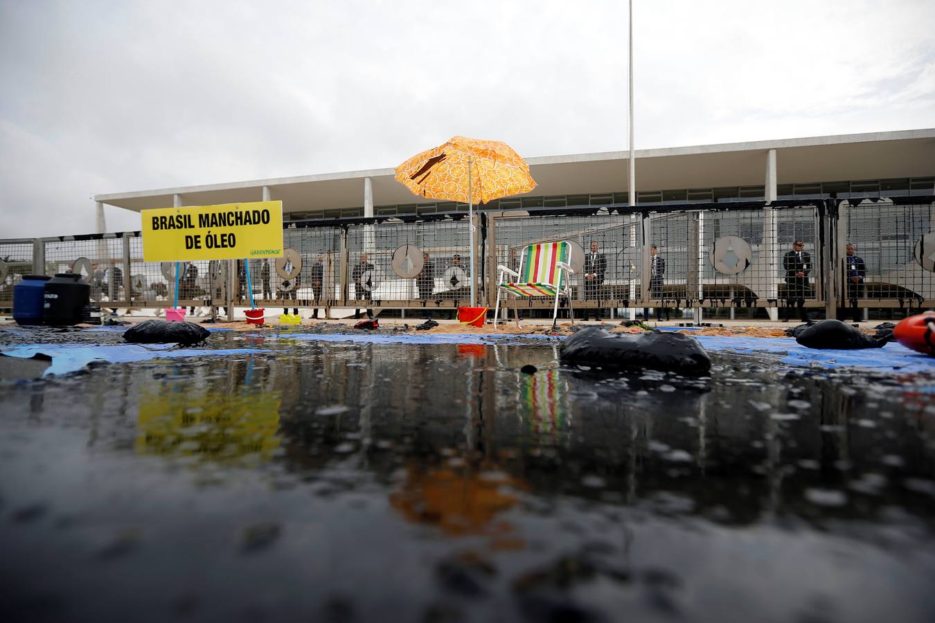 Fotos: Activistas de Greenpeace protestan contra las políticas ambientales del gobierno brasileño