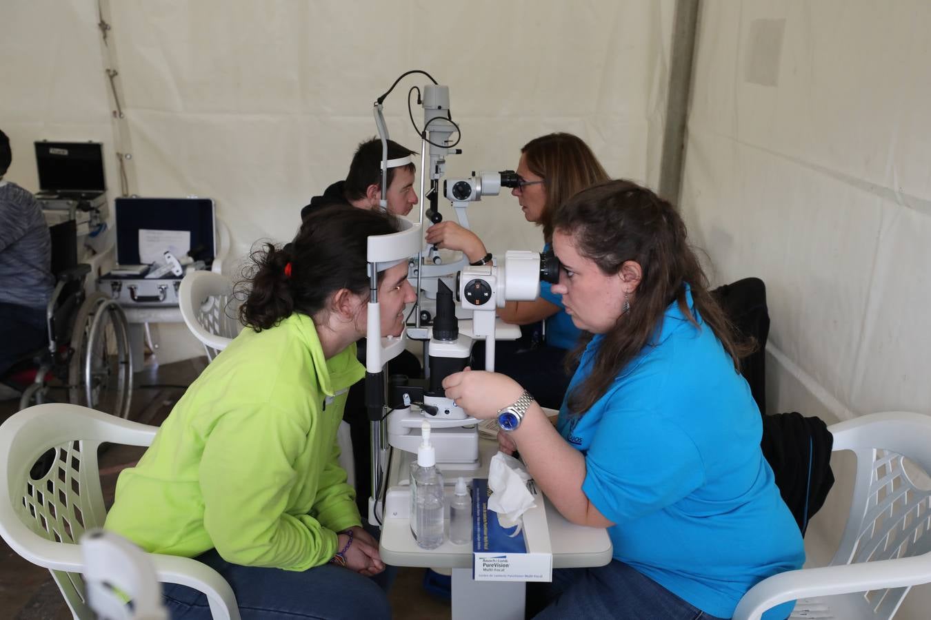 Fotos: Más de 700 personas se revisan la vista gratis en Ifeme