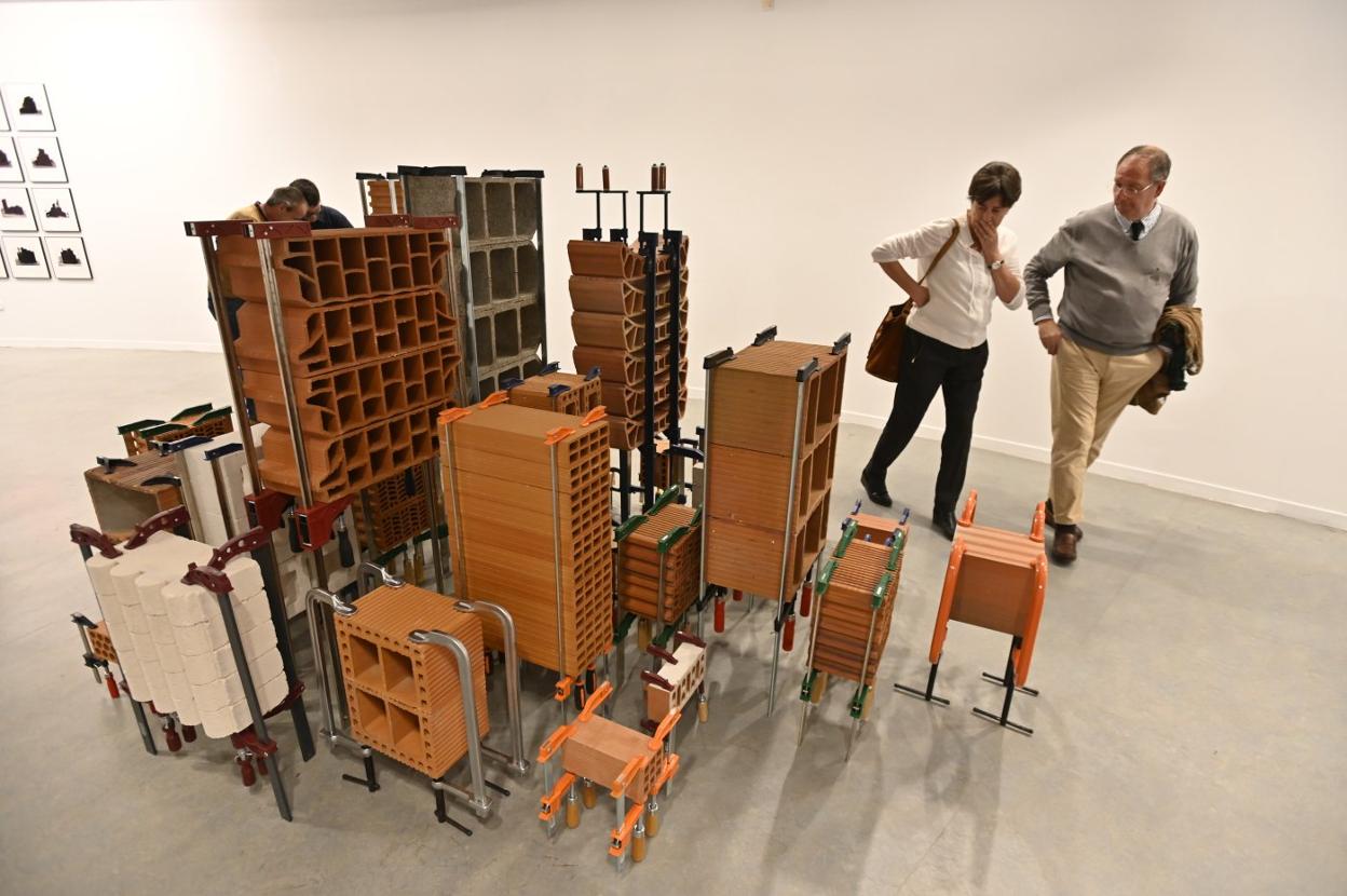 'Brutalismo Badajoz' es una de las piezas que más llama la atención de los visitantes. :: J. V. Arnelas