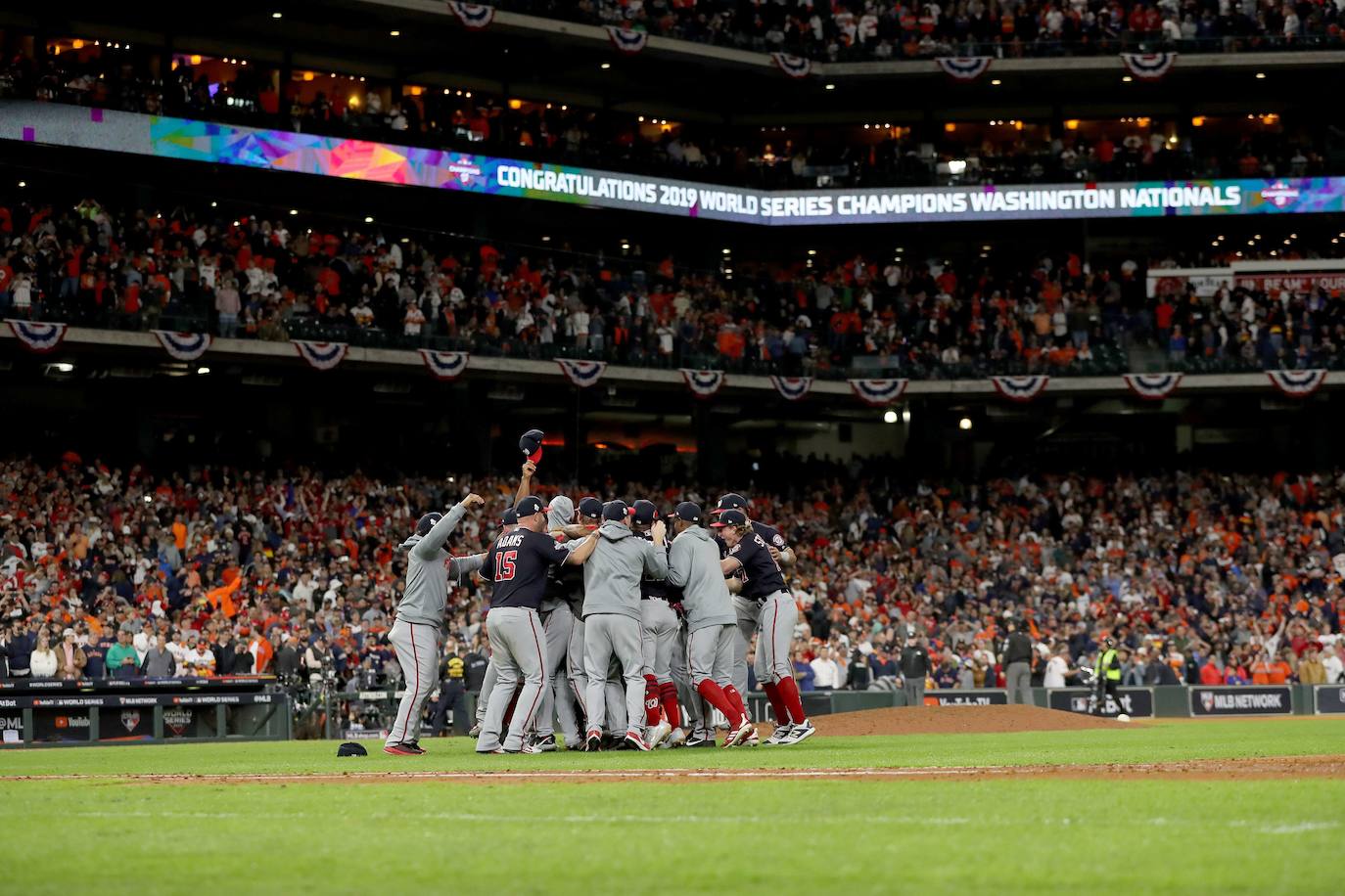 Los Washington Nationals se impusieron a los Houston Astros por 6-2 en el séptimo y decisivo juego, conquistando las Series Mundiales de béisbol por primera vez en su historia. 