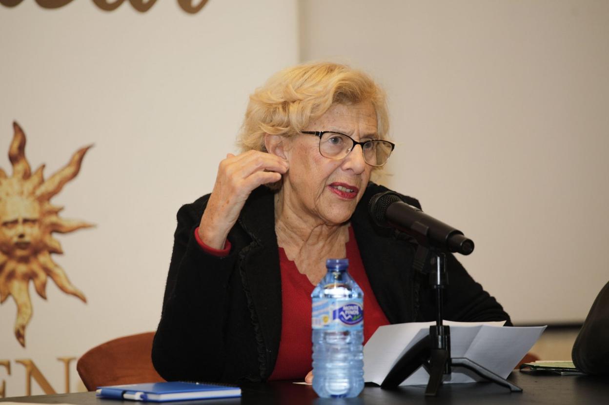 Manuela Carmena en la sede del Ateneo, ayer. :: armando méndez