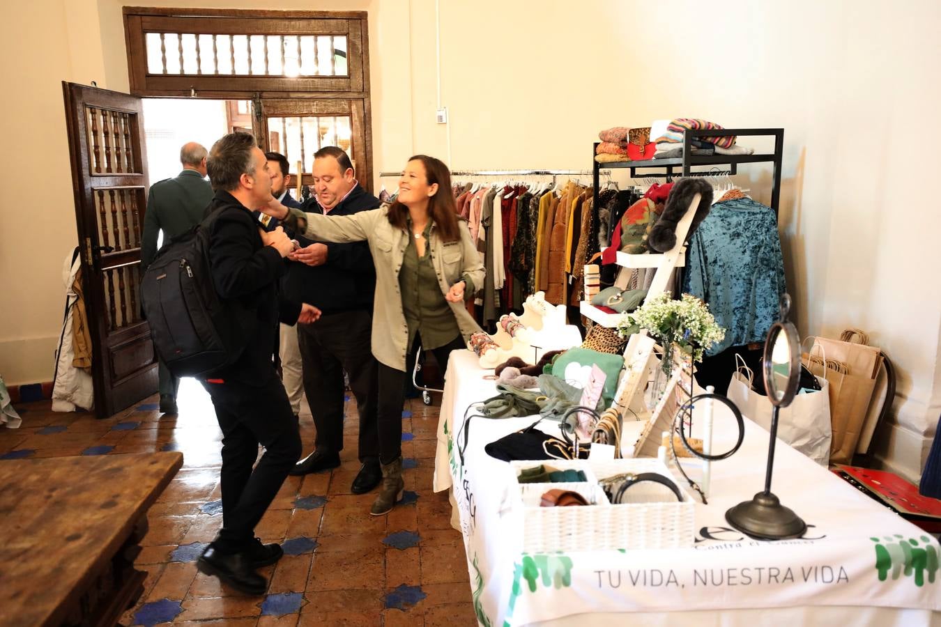 Fotos: El Parador acoge un mercadillo solidario contra el cáncer