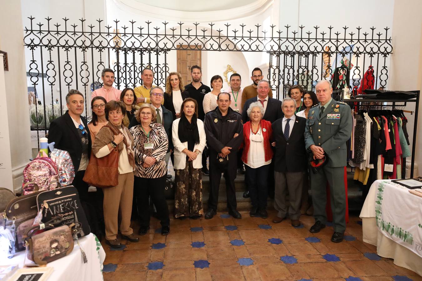 Fotos: El Parador acoge un mercadillo solidario contra el cáncer