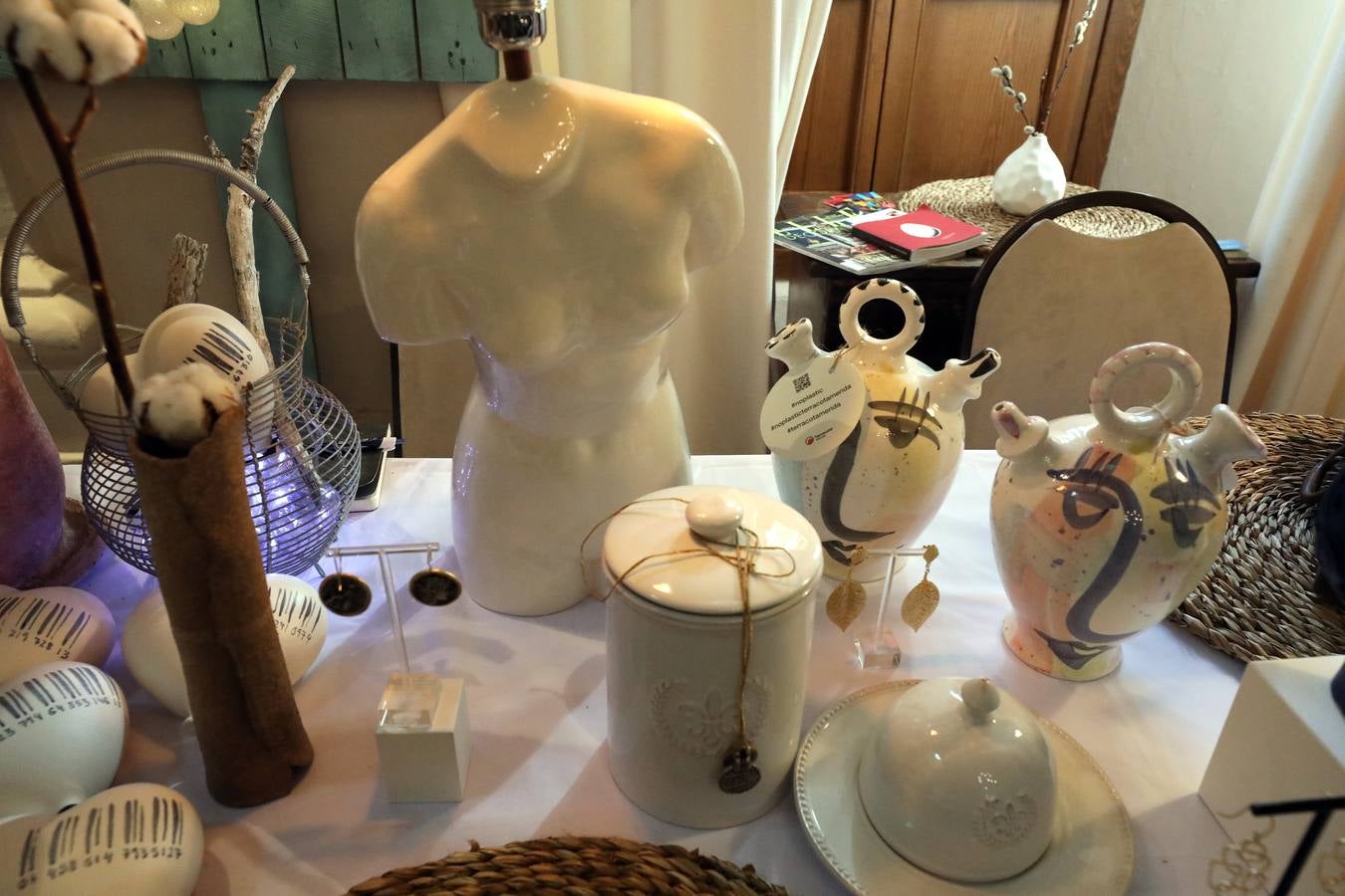 Fotos: El Parador acoge un mercadillo solidario contra el cáncer