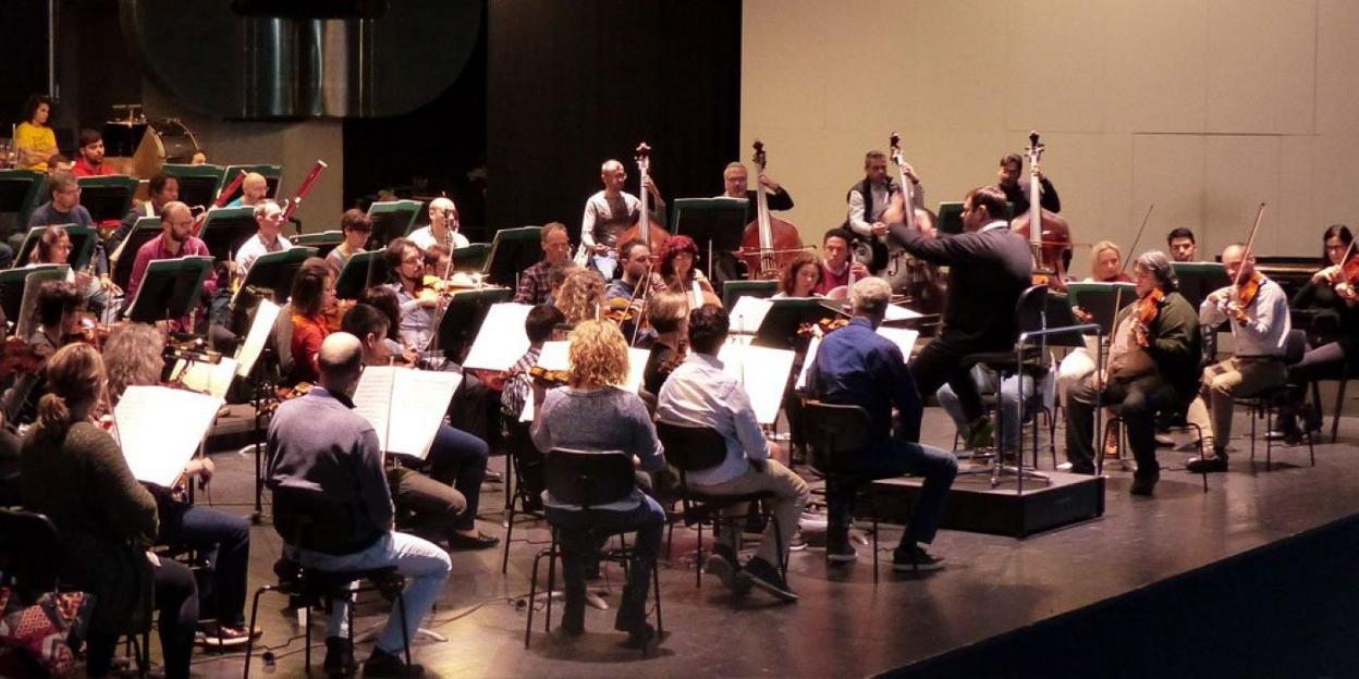 Ensayo de la Orquesta de Extremadura con Josep Caballé. :: HOY