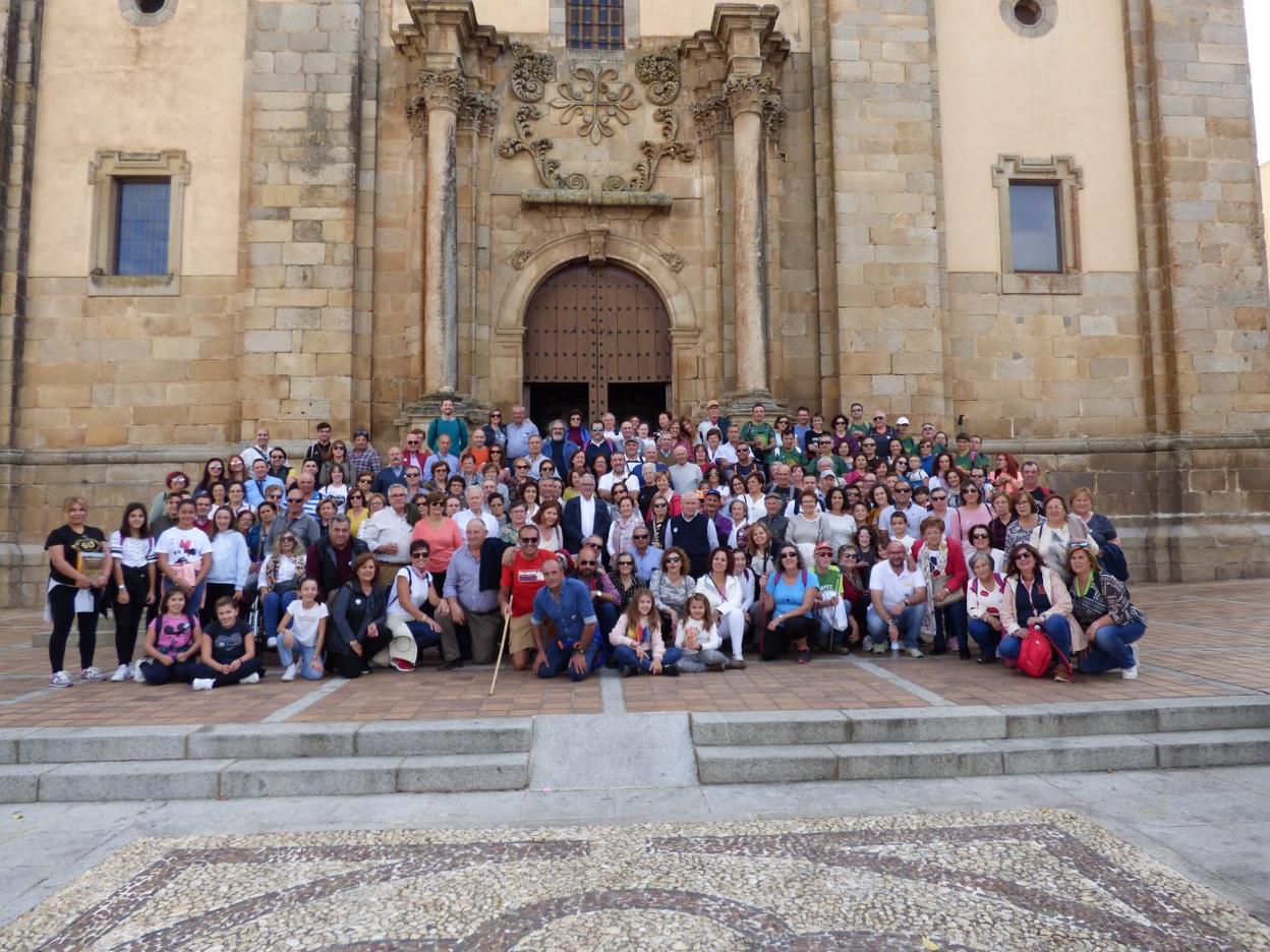 Alrededor de 170 personas se concentraron en Castuera en la 'IV Ruta de los Colonos'. :: F. V.