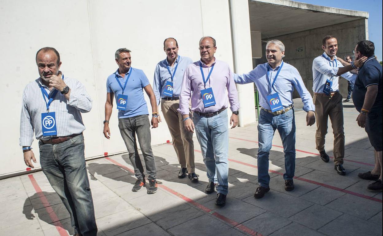 En Badajoz, PP y PSOE empatan con un 28% de los votos y Vox asciende a la tercera posición con el 22,2%