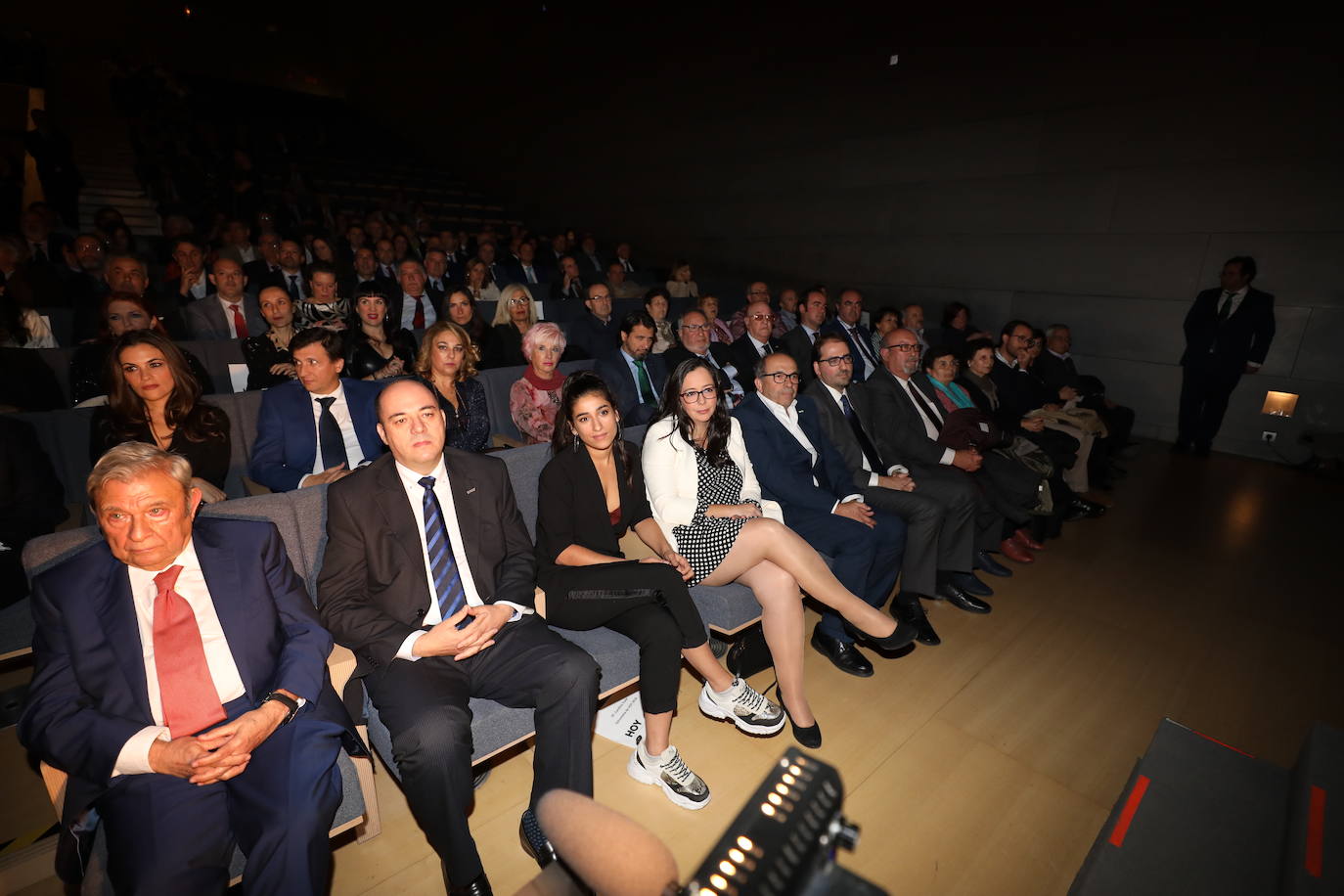 Premiados junto a periodistas de HOY momentos antes de recoger los galardones.