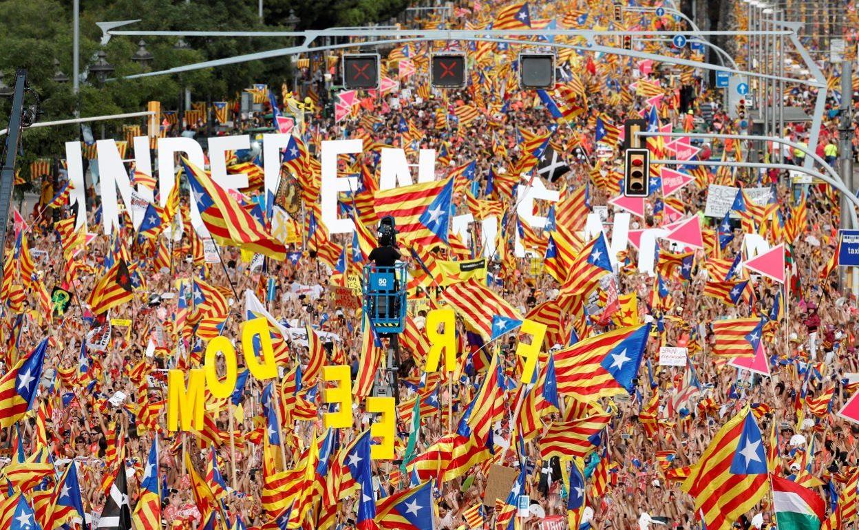 Casi el 50% de los catalanes rechaza la independencia, frente al 40% que la apoya
