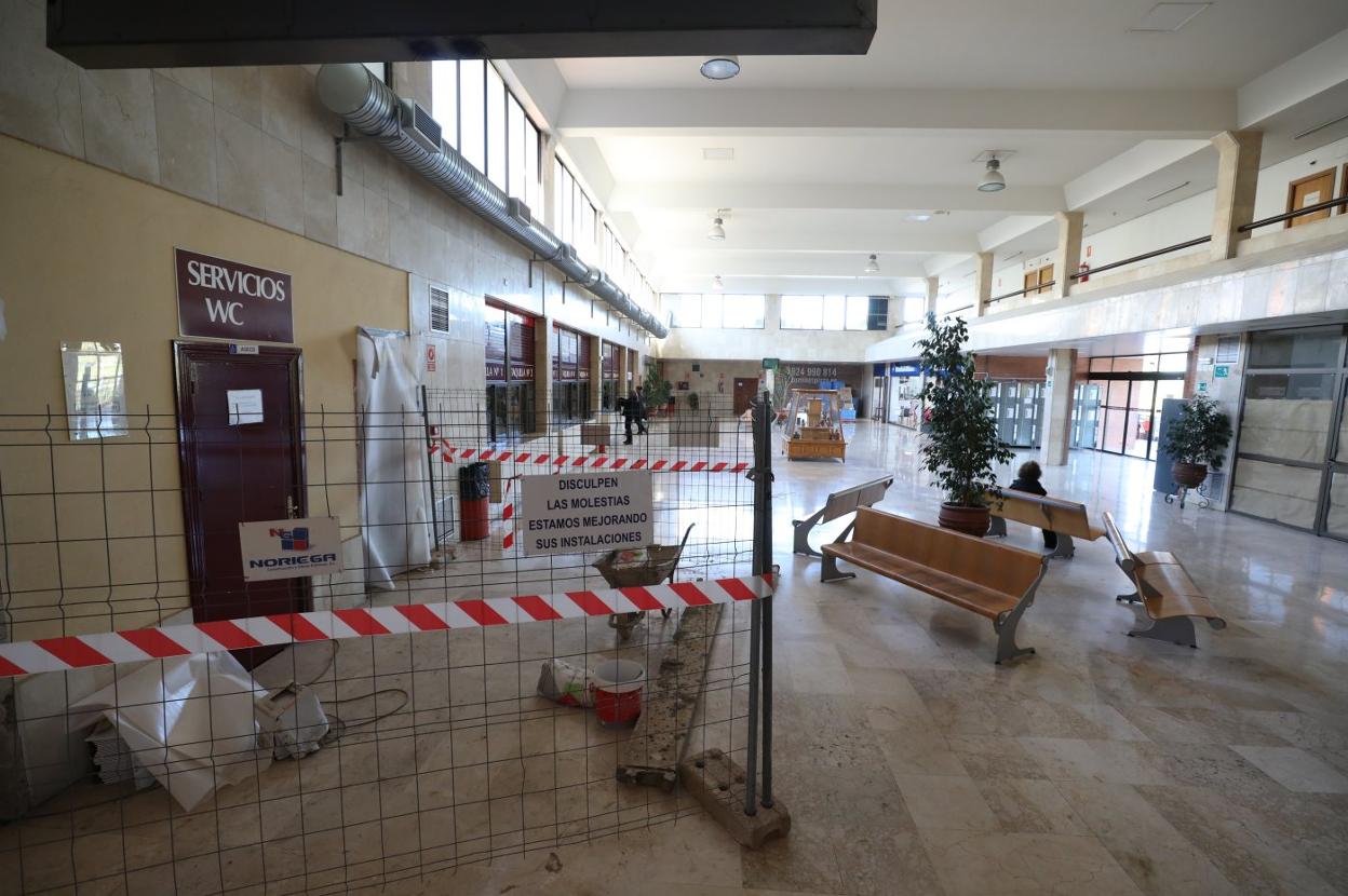 Los baños de la estación de autobuses están en obras. :: brígido