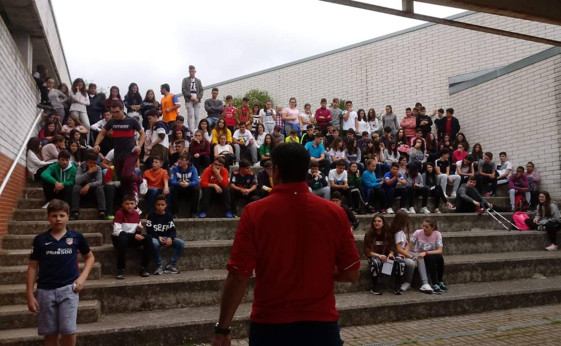 Para celebrar el Día de Europa, el pasado 9 de mayo, el centro acogió una convivencia con alumnos de otros centros como Coria o Torrejoncillo.