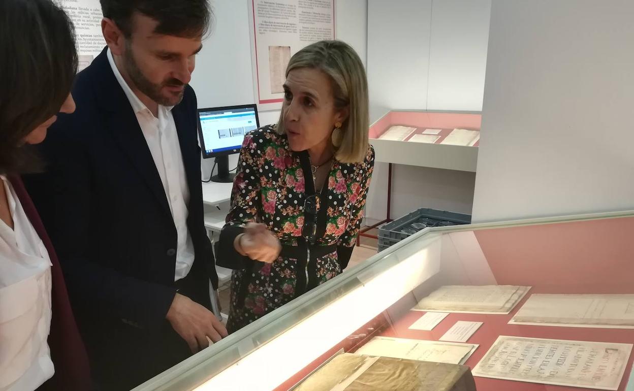 Documentos históricos de los archivos municipales pueden verse en Cáceres 