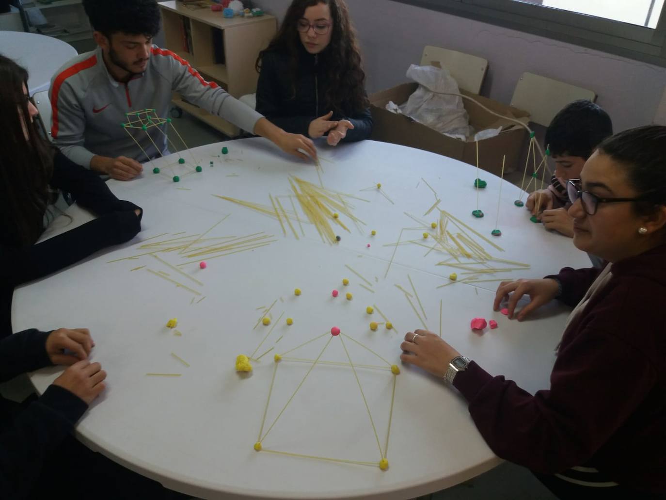 Creación y uso de juegos con información de la Unión Europea. 