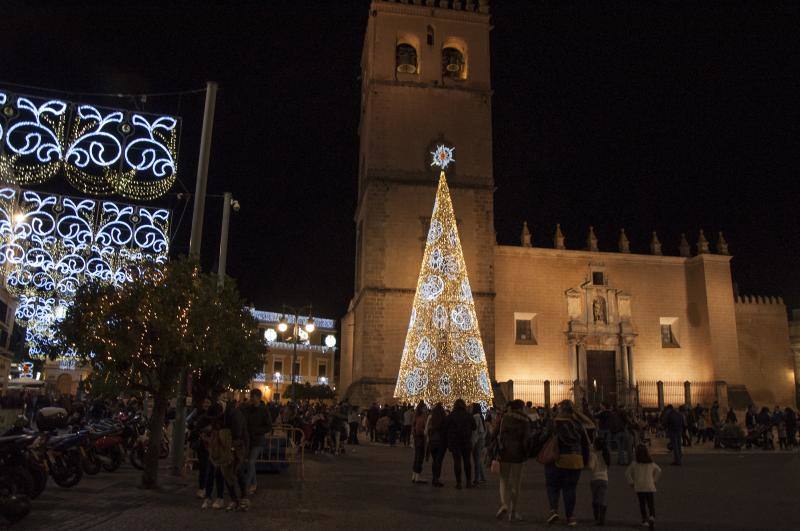 El Mercado Navideño del Paseo de San Francisco y la Nochevieja infantil en horario matinal y la nocturna con las 'uvas de la suerte' y una disco-móvil son los principales atractivos del programa de la Navidad 2019. 