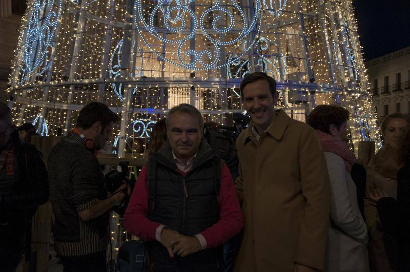 El Mercado Navideño del Paseo de San Francisco y la Nochevieja infantil en horario matinal y la nocturna con las 'uvas de la suerte' y una disco-móvil son los principales atractivos del programa de la Navidad 2019. 