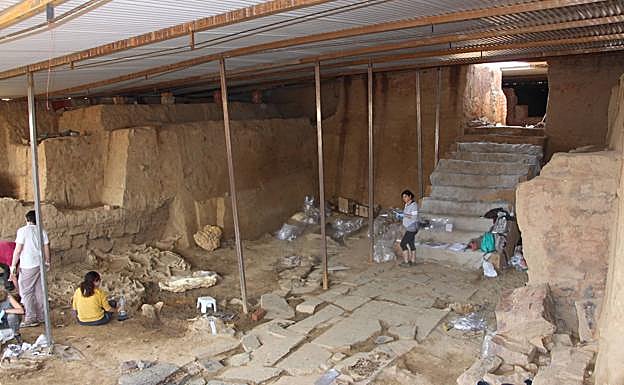 Escalinata que se desenterró en el interior:: HOY