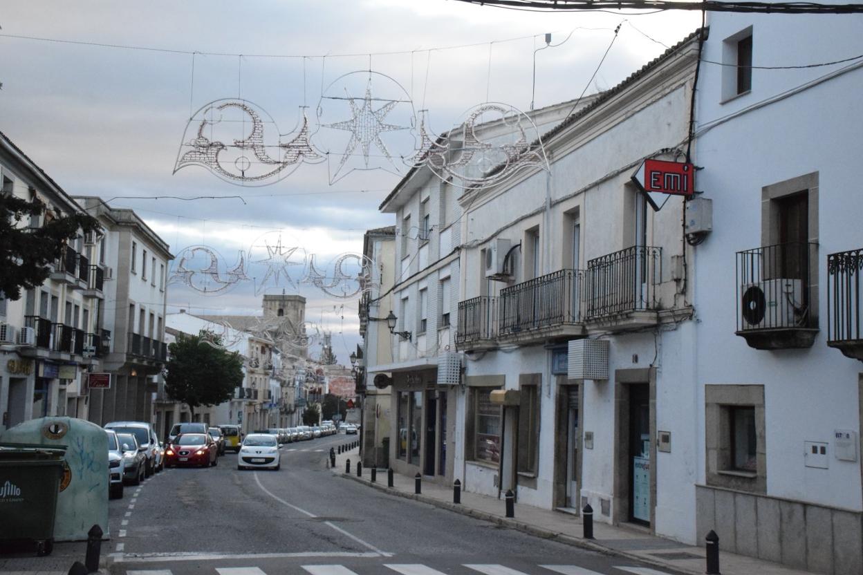 La iluminación navideña ya está en las calles principales. :: JSP