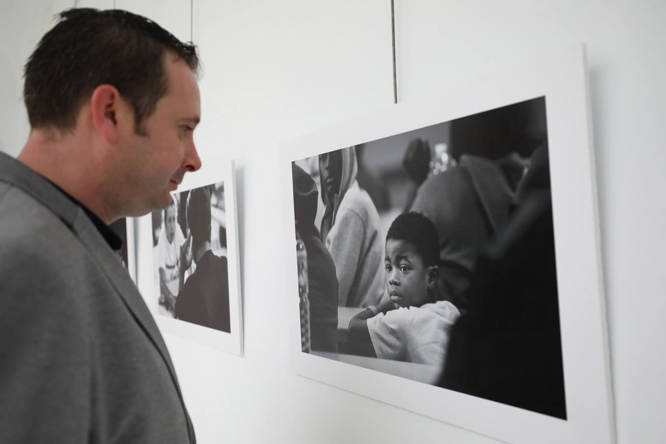 Fotos: El patio de la Asamblea de Extremadura acoge la exposición &#039;La revelación de la empatía&#039;