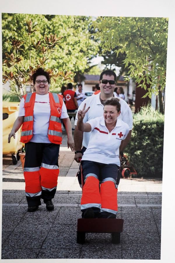 Fotos: El patio de la Asamblea de Extremadura acoge la exposición &#039;La revelación de la empatía&#039;