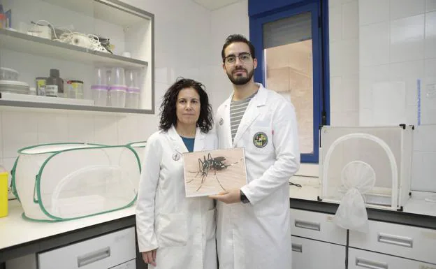 Eva Frontera y Daniel Bravo, investigadores de Parasitología.