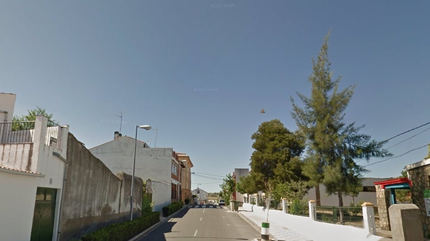 Calle Ronda de Ceclavín en el que ha tenido lugar el accidente laboral.