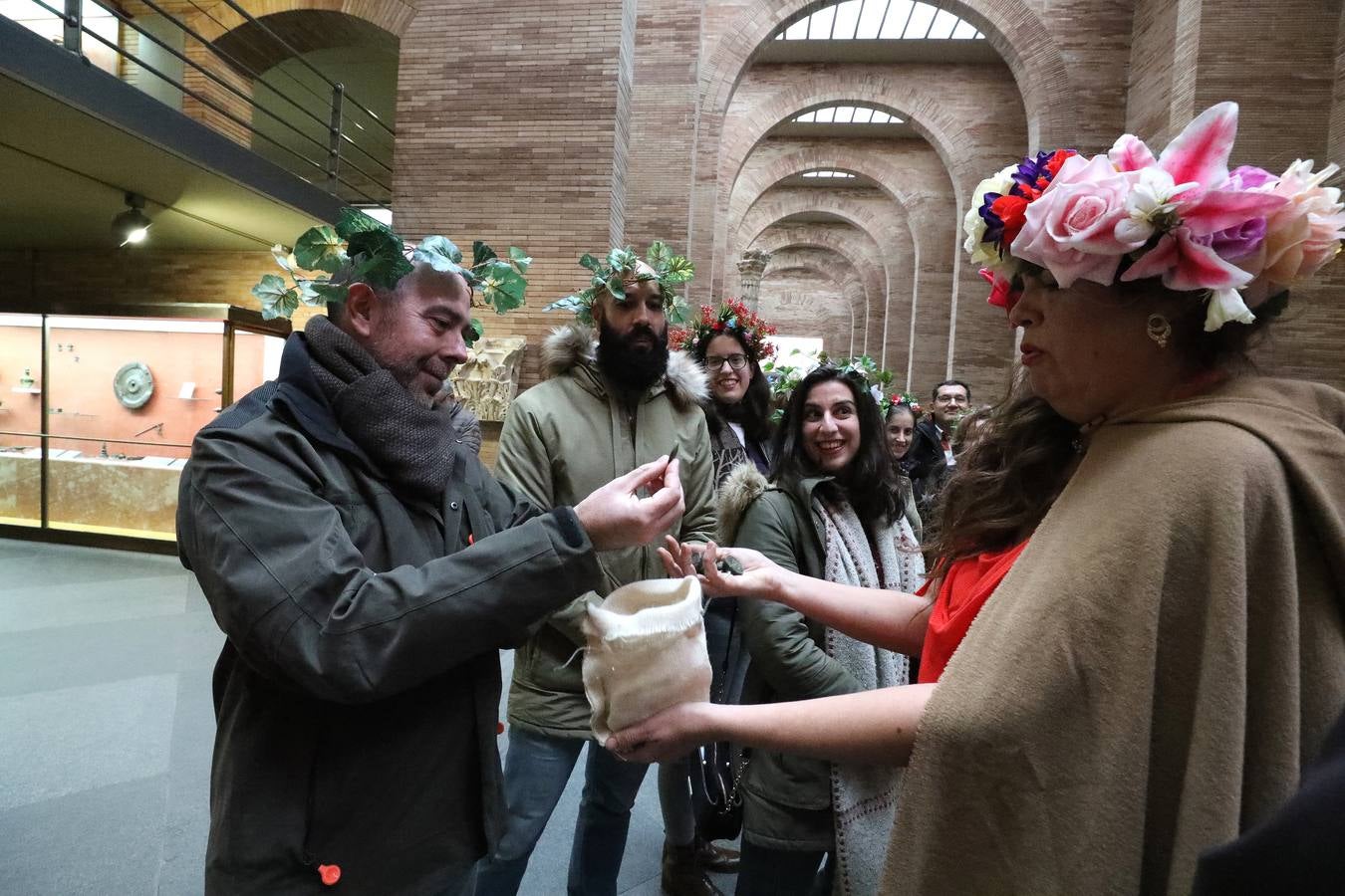 Fotos: El Museo de Arte Romano acoge la fiesta de la Saturnalia