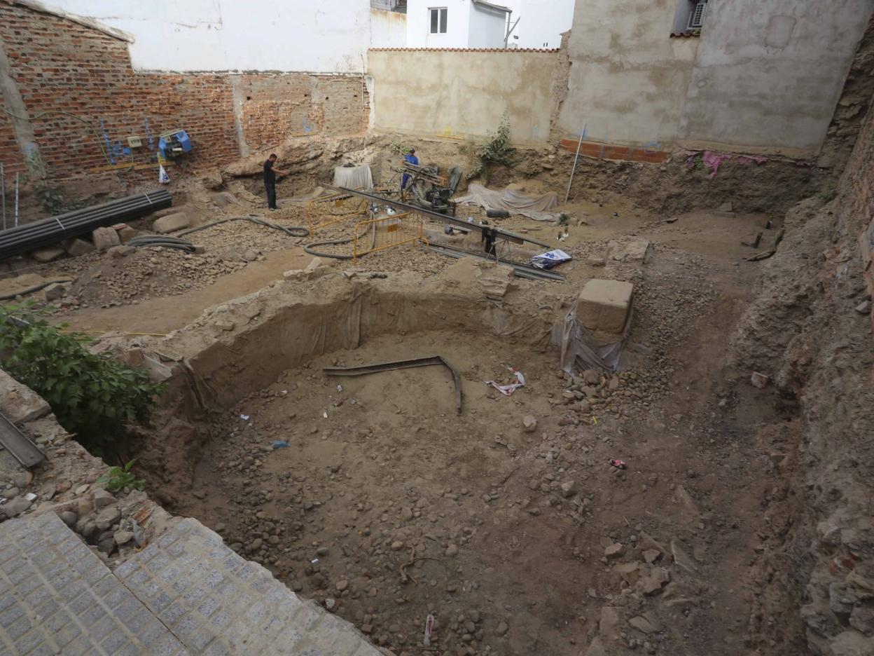 Solar de la calle Pedro María Plano donde se han hecho las excavaciones arqueológicas y los hallazgos. :: j. m. romero