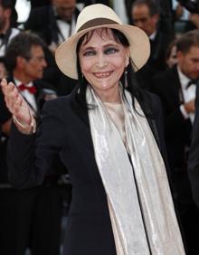 Imagen secundaria 2 - Anna Karina estuvo casada con Godard de 1961 a 1972. La actriz en 'Vivir su vida' y en el Festival de Cannes de 2018.