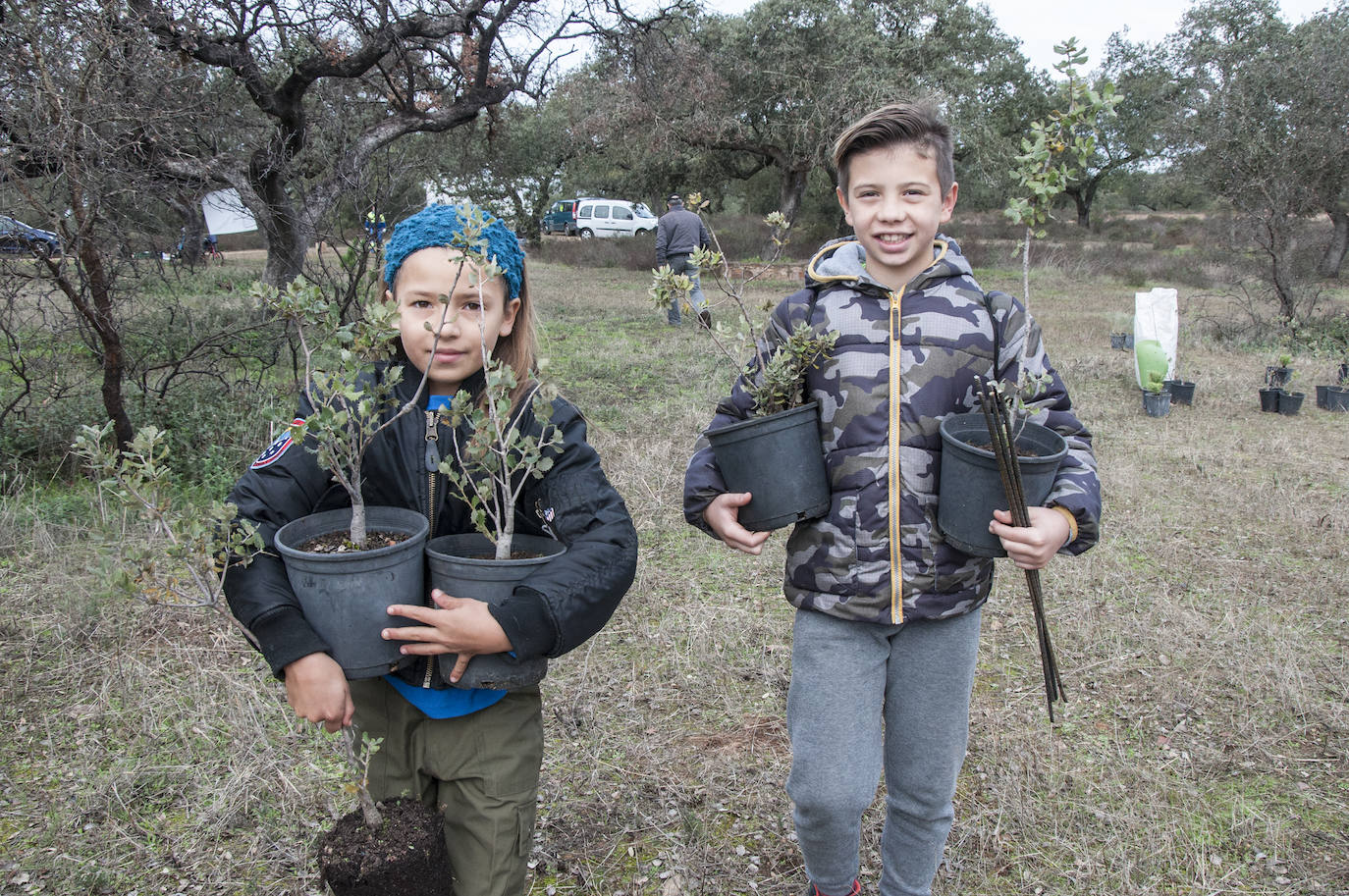 El lugar elegido en Badajoz para reforestar fue la parte alta del parque que perdió siete hectáreas en el incendio de 2017