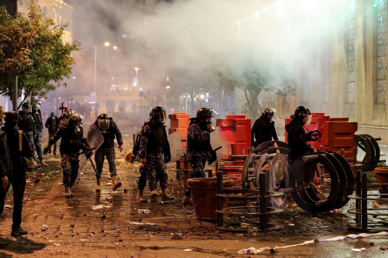 Fotos: Enfrentamientos entre policías y manifestantes en Beirut