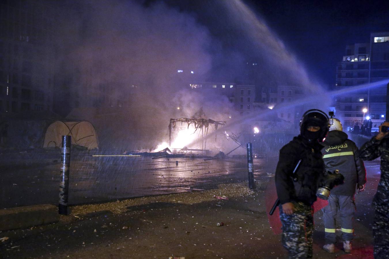 Fotos: Enfrentamientos entre policías y manifestantes en Beirut