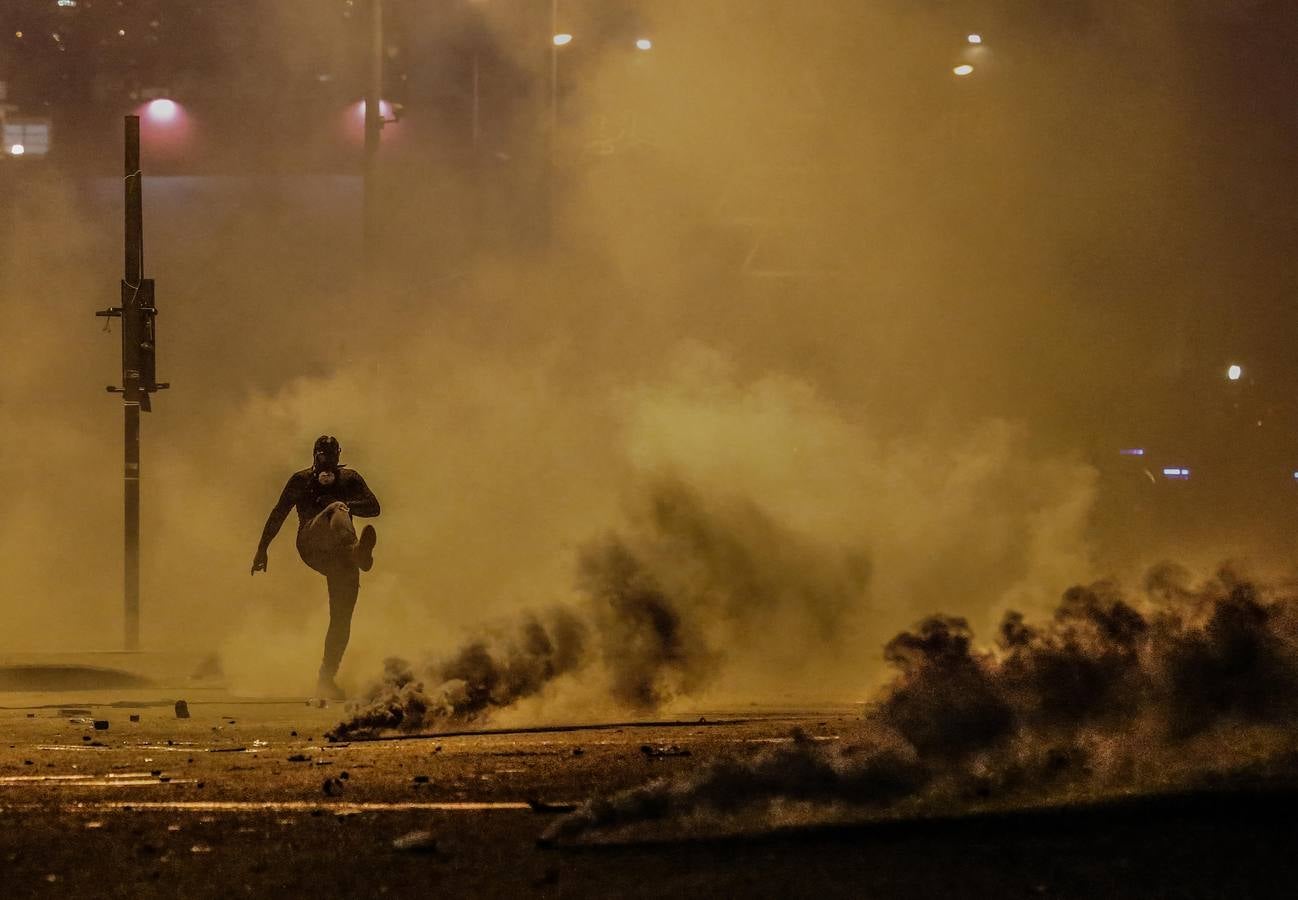 Fotos: Enfrentamientos entre policías y manifestantes en Beirut