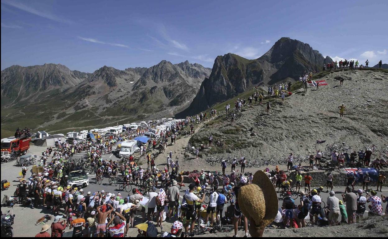 Vista de la ascensión al Tourmalet en el Tour de Francia de 2015. 