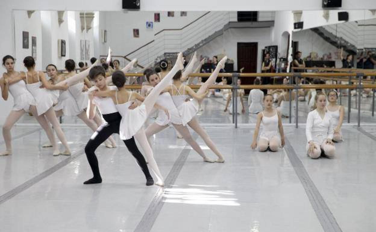 Gala navideña del Conservatorio Profesional de Danza de Cáceres