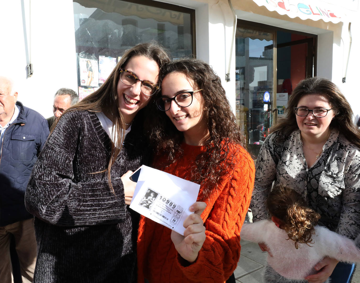 Los agraciados de Fuente del Maestre celebran el premio