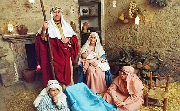 En Montemolín, 120 actores representan 25 escenas diferentes.