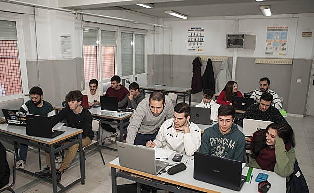 Los alumnos del ciclo pueden aplicar sus conocimientos teóricos a la práctica.