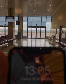 Imagen secundaria 2 - Más de seis horas de retraso en los vuelos entre Badajoz y Madrid