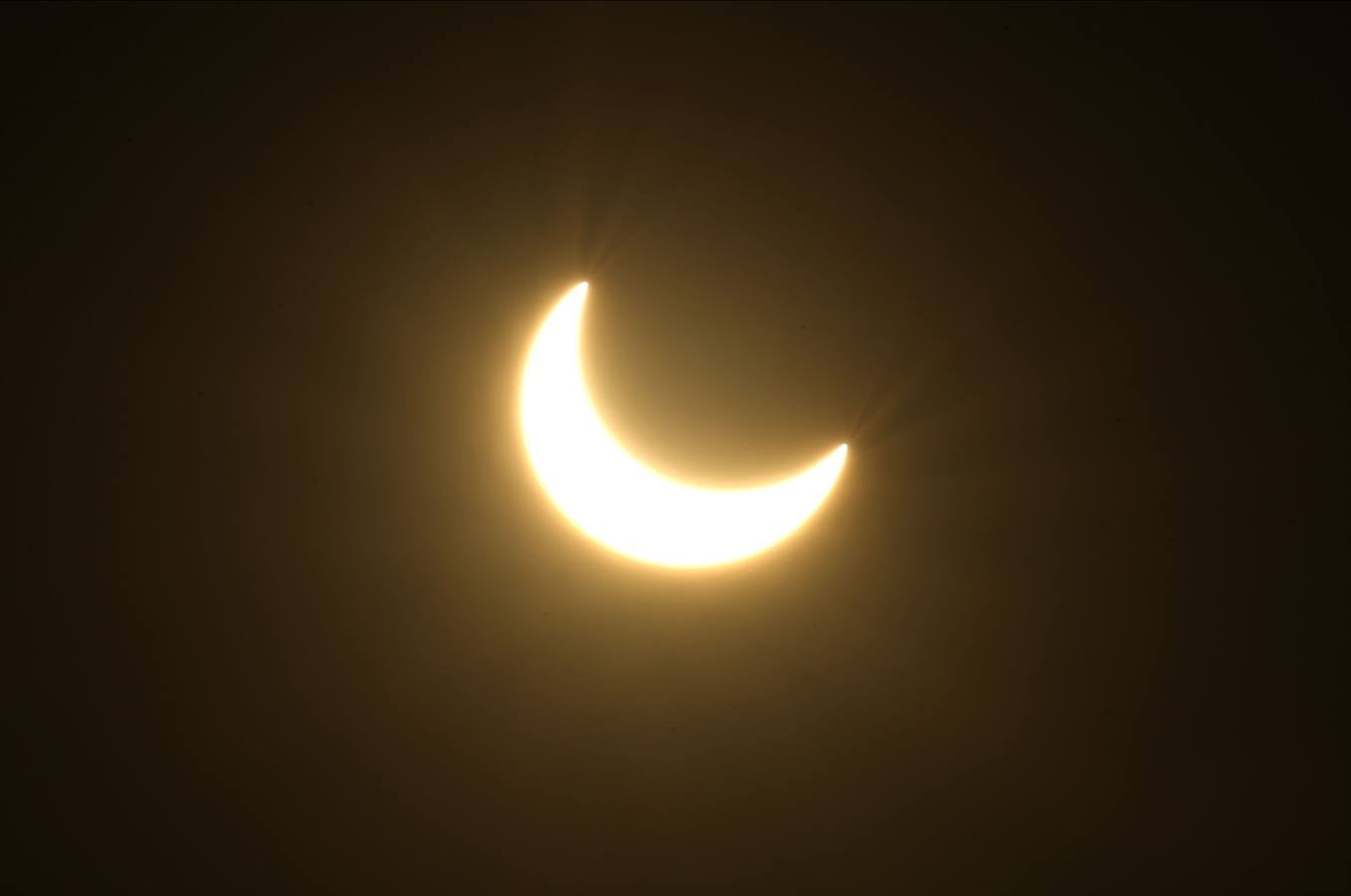 Fotos: Eclipse solar en los Emiratos Arabes Unidos