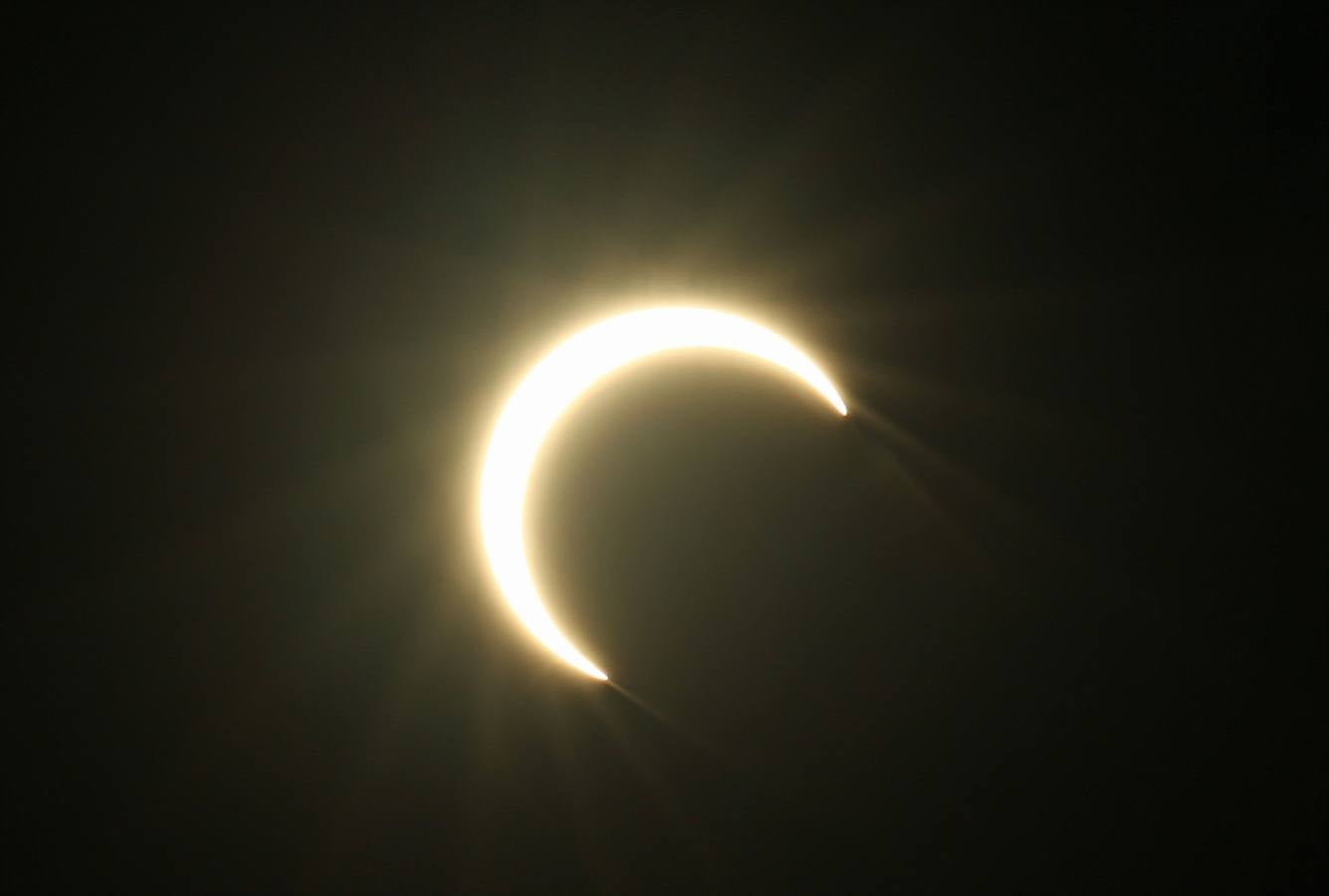 Fotos: Eclipse solar en los Emiratos Arabes Unidos