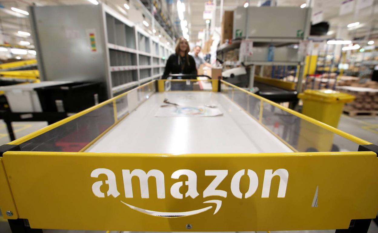 Amazon presenta una patente para pagar con la palma de la mano